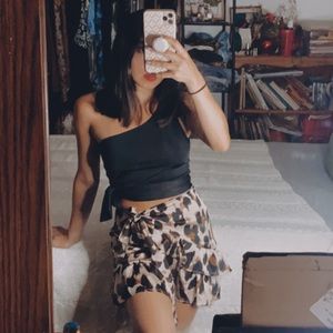 🥀Off shoulder crop top with ties on the side🥀